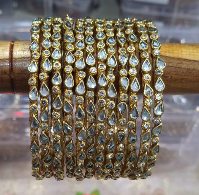 Thilaga Bangle